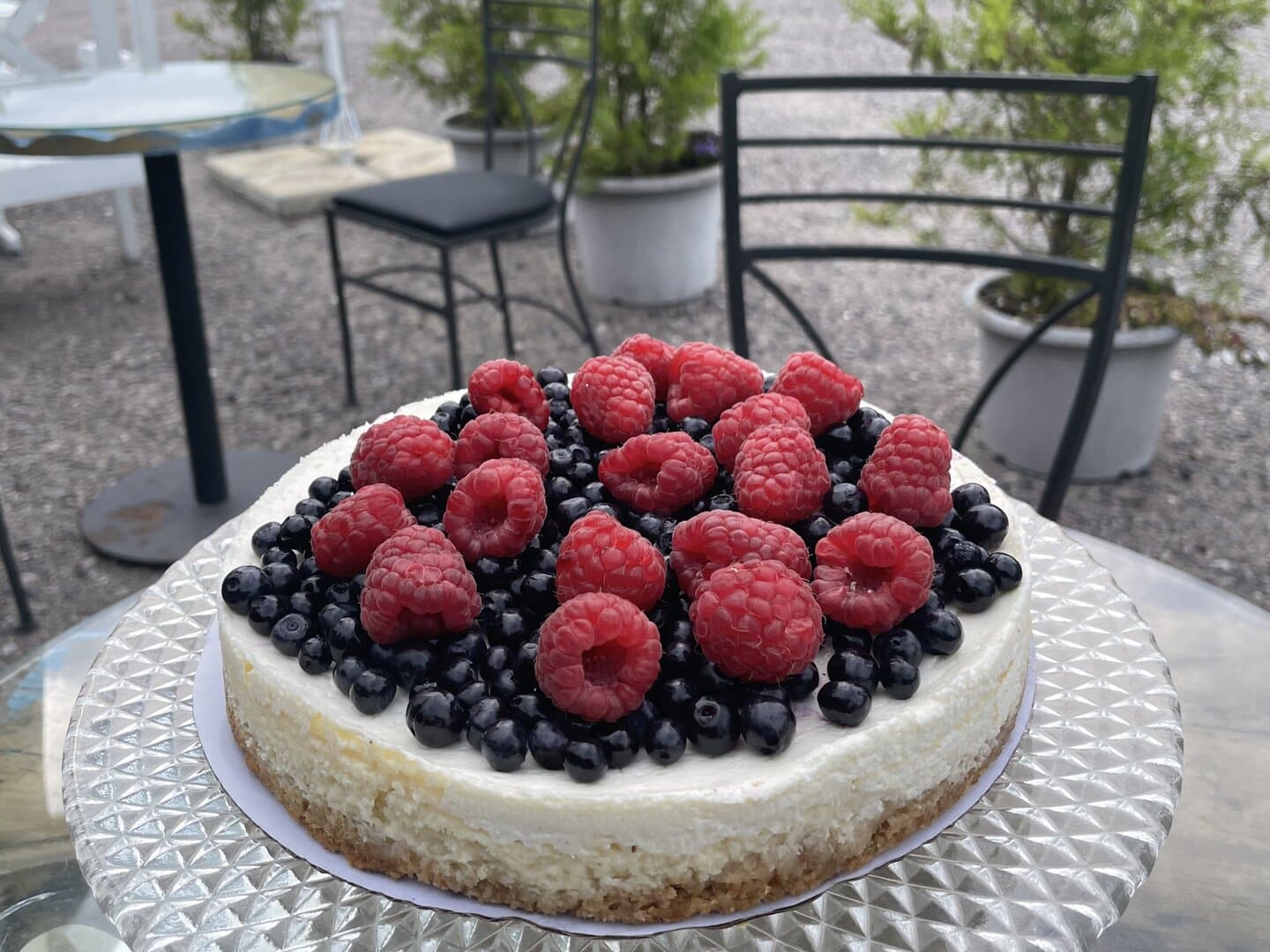 Maitsvad kohapeal valmistatud koogid Emmaste Teemajas